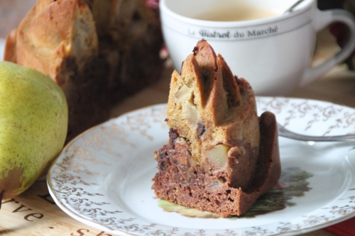 Bundt cake, poires, cacao, pépites de chocolat 