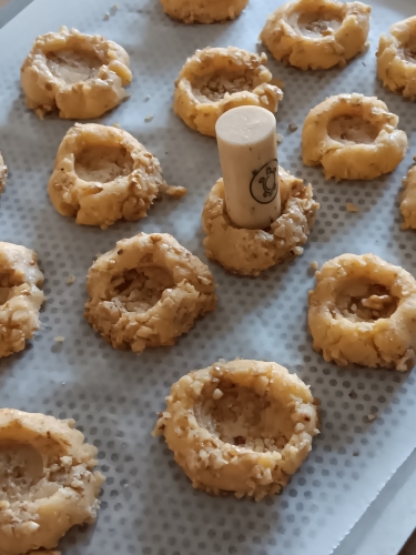 Biscuit, noisettes, noix, chocolat 