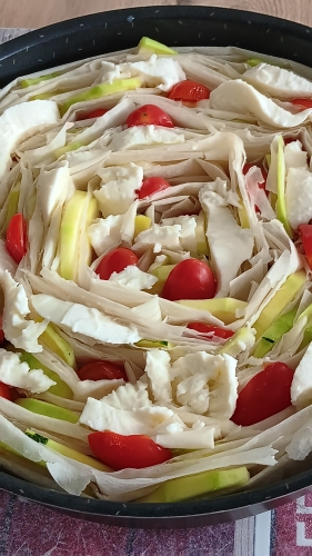 Pâte filo, courgette, tomates cerises, pesto, Mozzarella 
