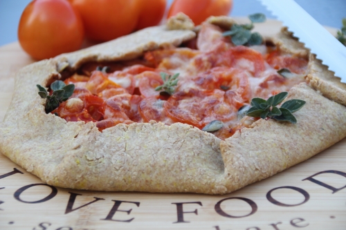 Tarte rustique, tomates, Comté, moutarde 